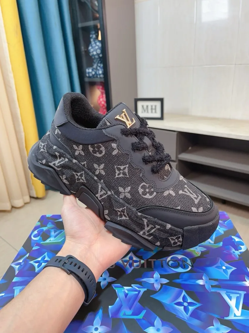 Men's men's shoes 💰580🌸🌸 LV style is novel and fashionable, the upper is made of imported cowhide + LV special materials! Super trendy design! It’s eye-catching! The leather is soft, delicate, shiny and translucent, showing the ultimate in pure handcraftsmanship, and the mesh is soft, comfortable and breathable! Size: 39-44 (38 45 customized)